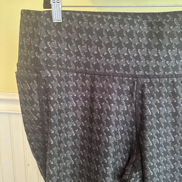 Lane Bryant Vivi athletic leggings houndstooth print NWT 22/24 Gray Black - Picture 7 of 8